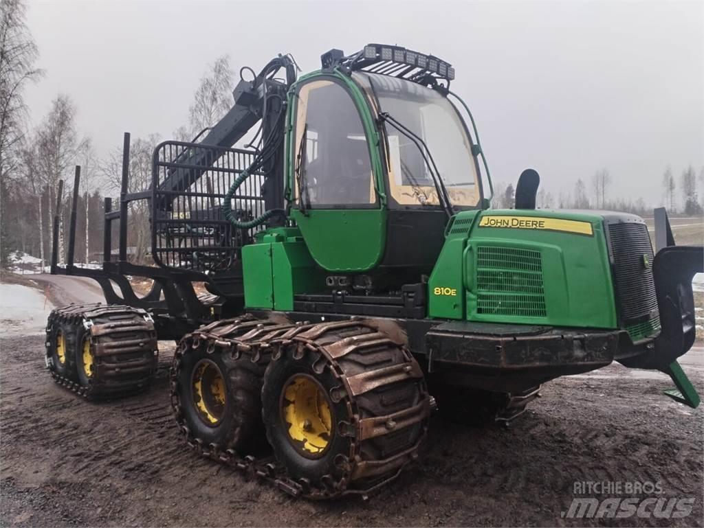 John Deere 810 E Форуардери