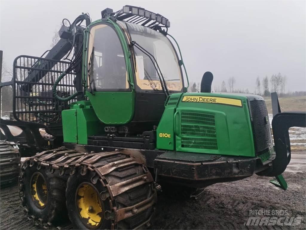 John Deere 810 E Форуардери