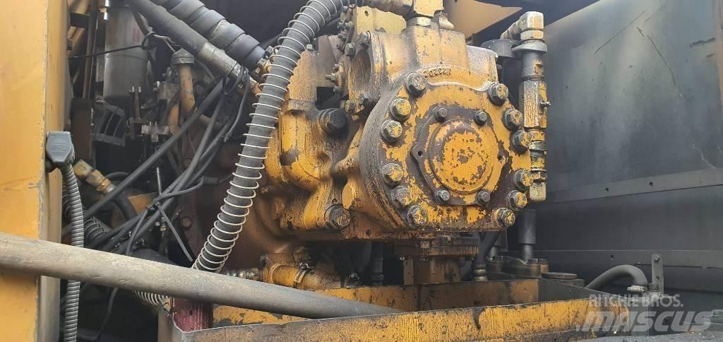 Komatsu PC300-3 Верижен екскаватор