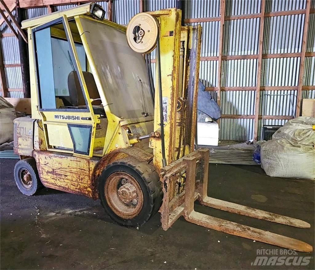 Mitsubishi FD25 Дизелови камиони