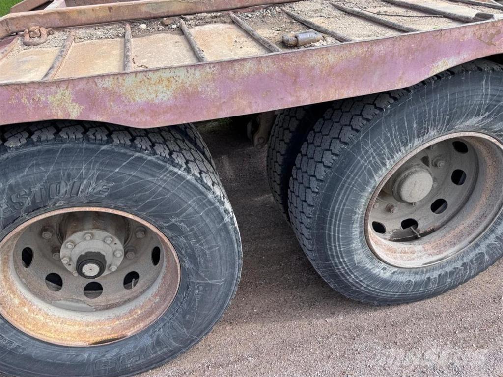 Sisu SM300 6X2 Камиони за превоз на горски машини
