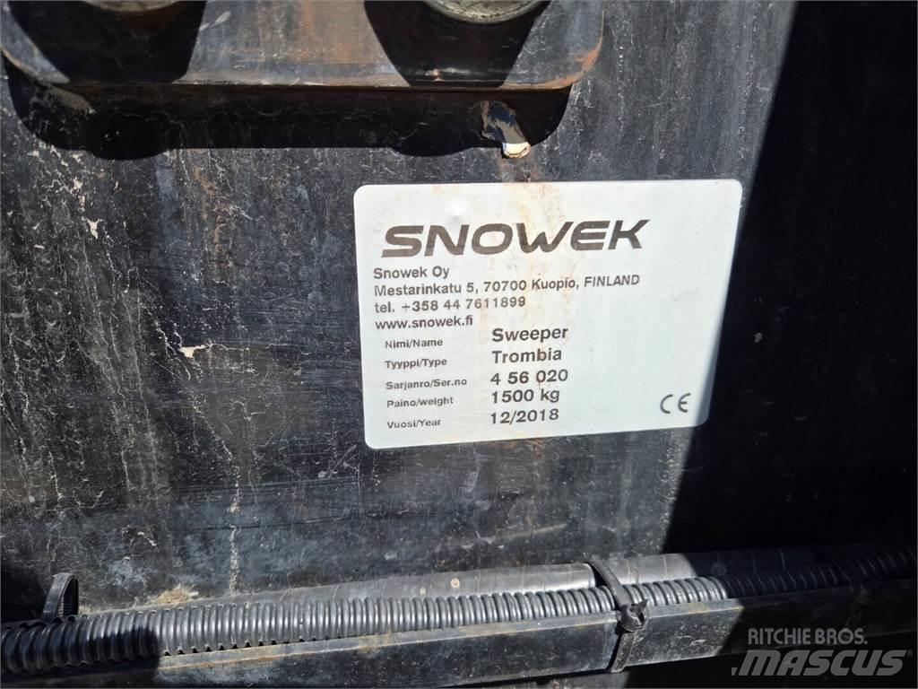 Snowek Trombia Автоматични метачки с четки