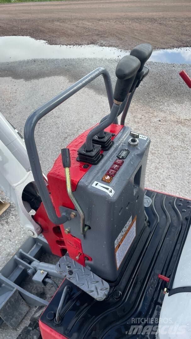Takeuchi TB210R Мини екскаватори < 7 т