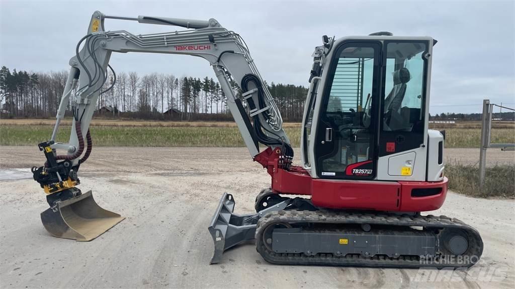 Takeuchi TB257FR Мини екскаватори < 7 т