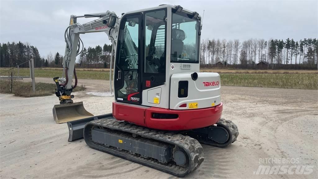 Takeuchi TB257FR Мини екскаватори < 7 т