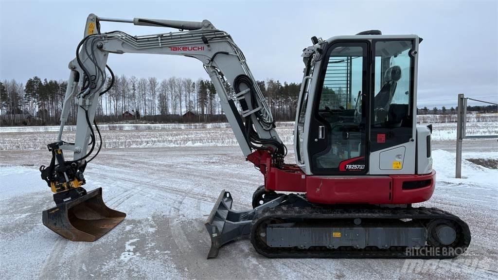 Takeuchi TB257FR Мини екскаватори < 7 т