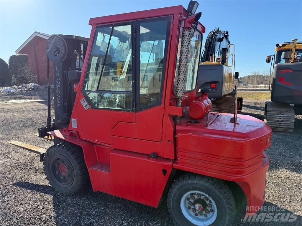 Toyota 02-5 FD35 Дизелови камиони