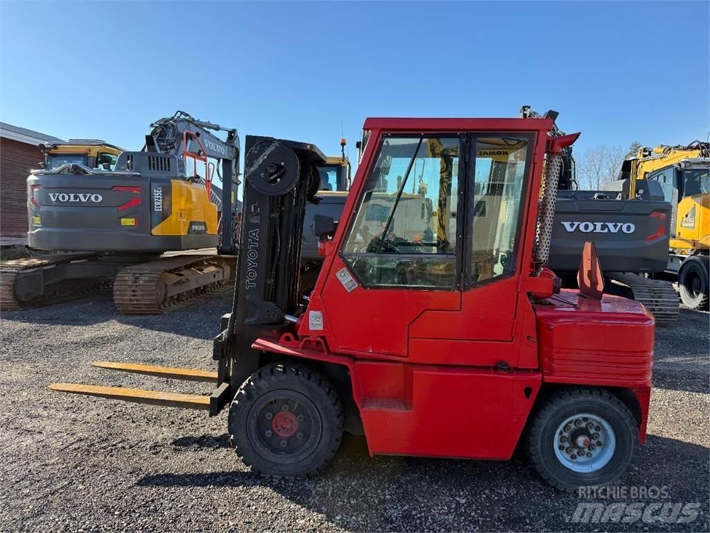 Toyota 02-5 FD35 Дизелови камиони
