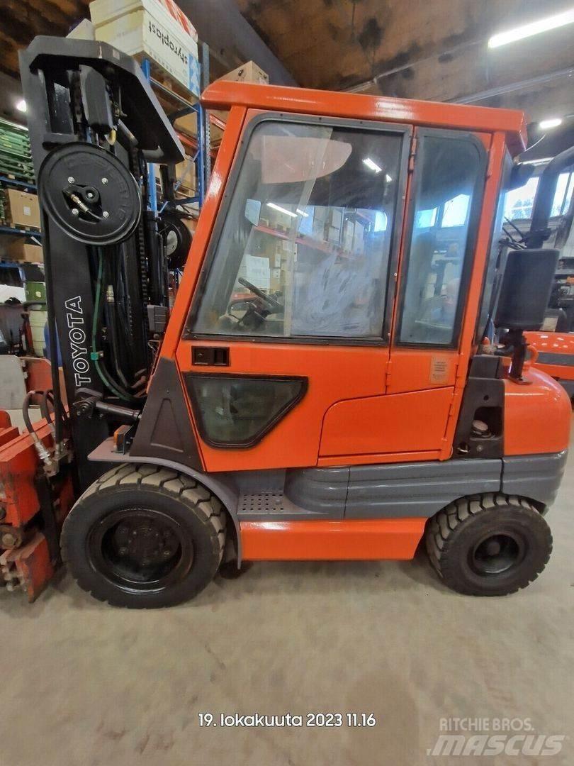 Toyota 02-6FDF30 Дизелови камиони