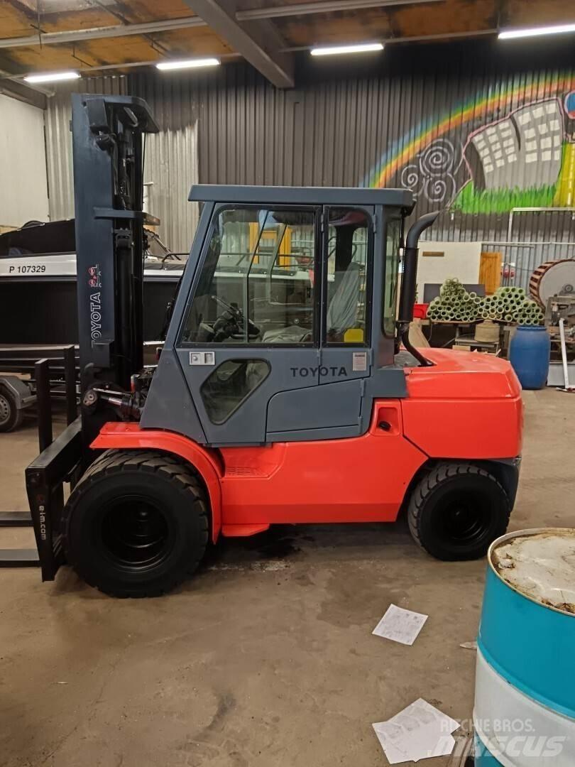 Toyota 02-7FD45 Дизелови камиони