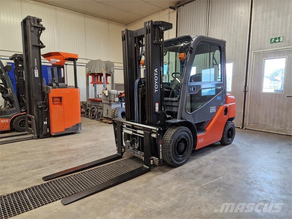 Toyota 02-8FDF25 Дизелови камиони