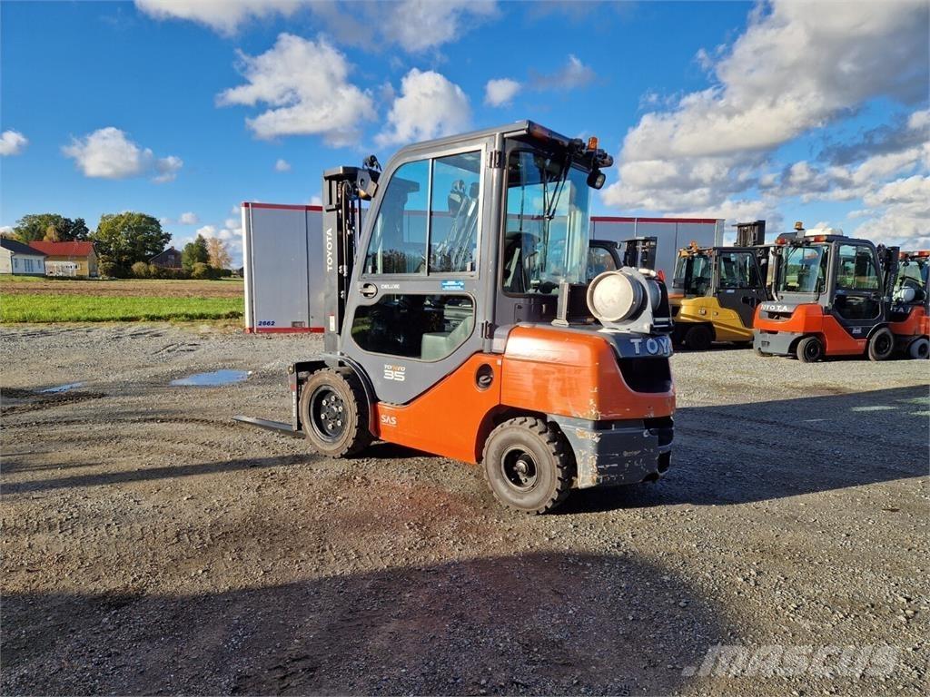 Toyota 02-8FGJF35 Камиони с АГУ