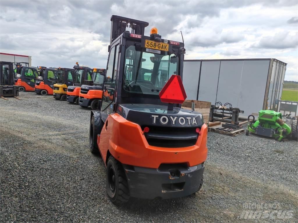 Toyota 40-8FD50N Дизелови камиони