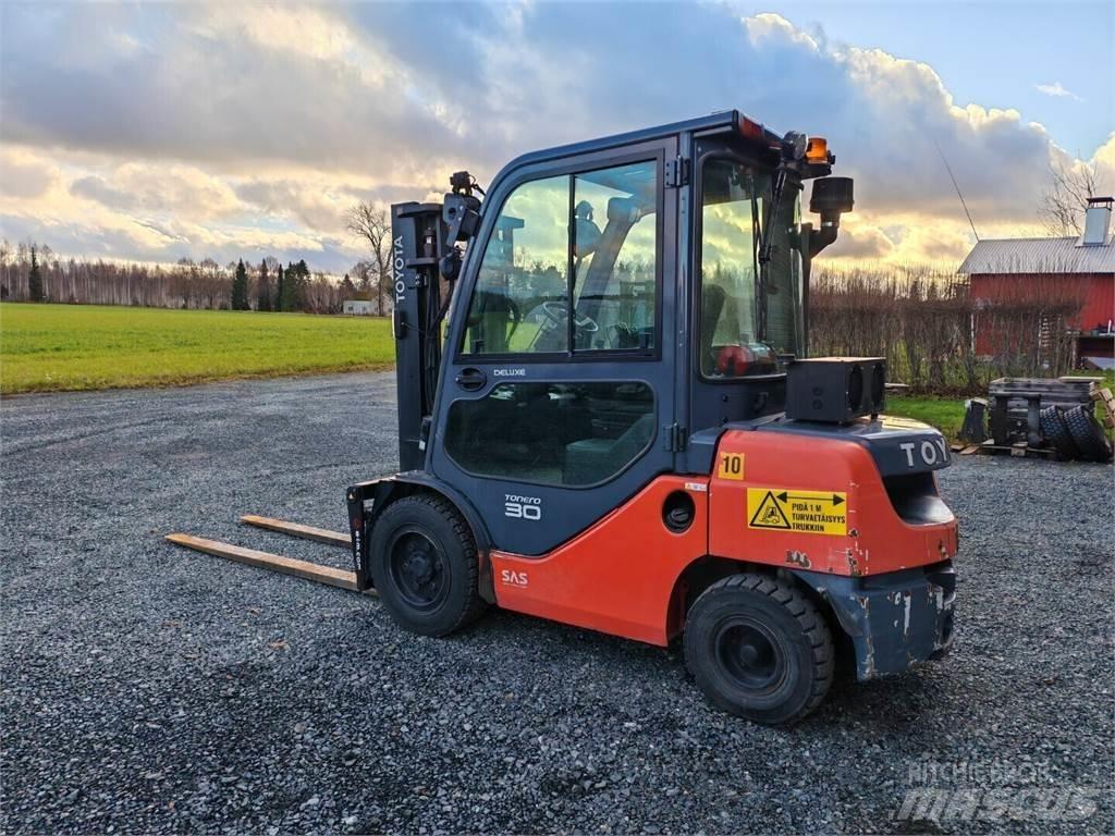 Toyota 52-8FDF30 Дизелови камиони