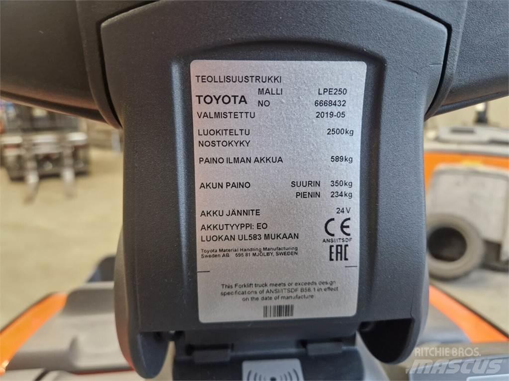 Toyota LPE 250 Вилични кари-повдигачи - други