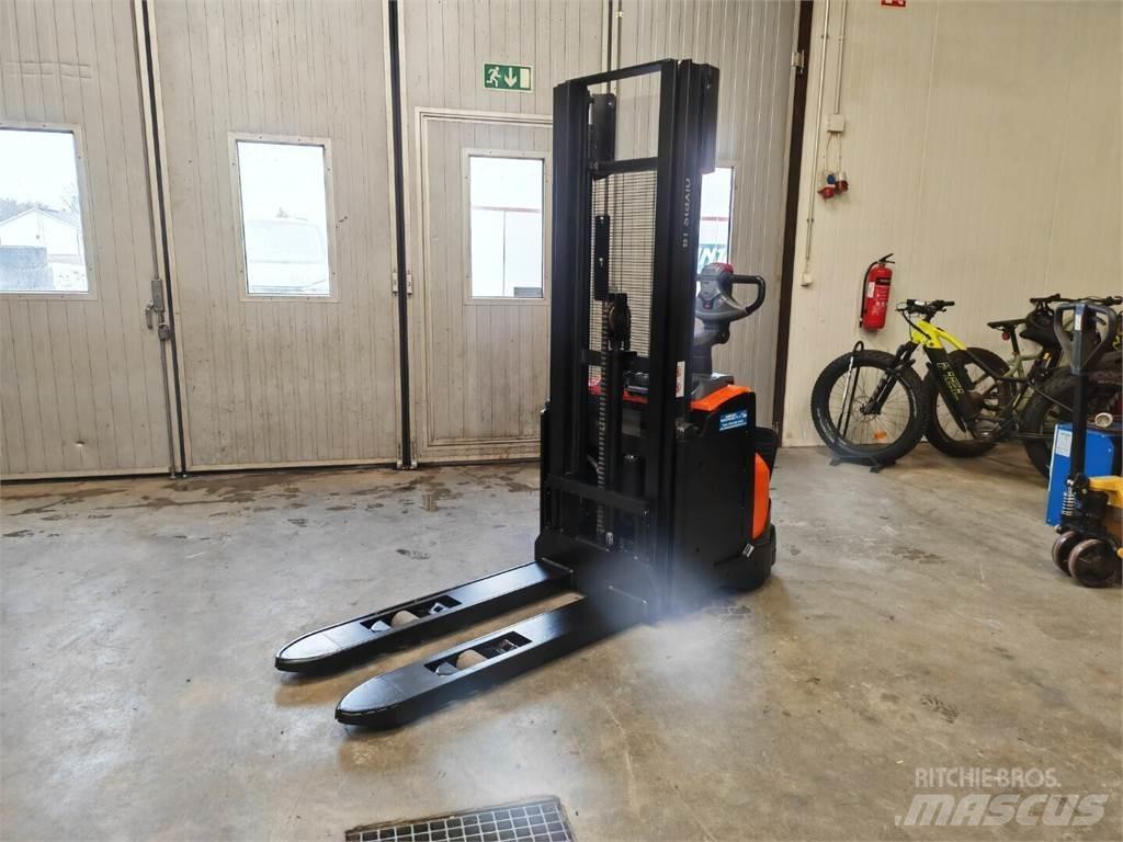 Toyota SWE120L Вилични кари-повдигачи - други