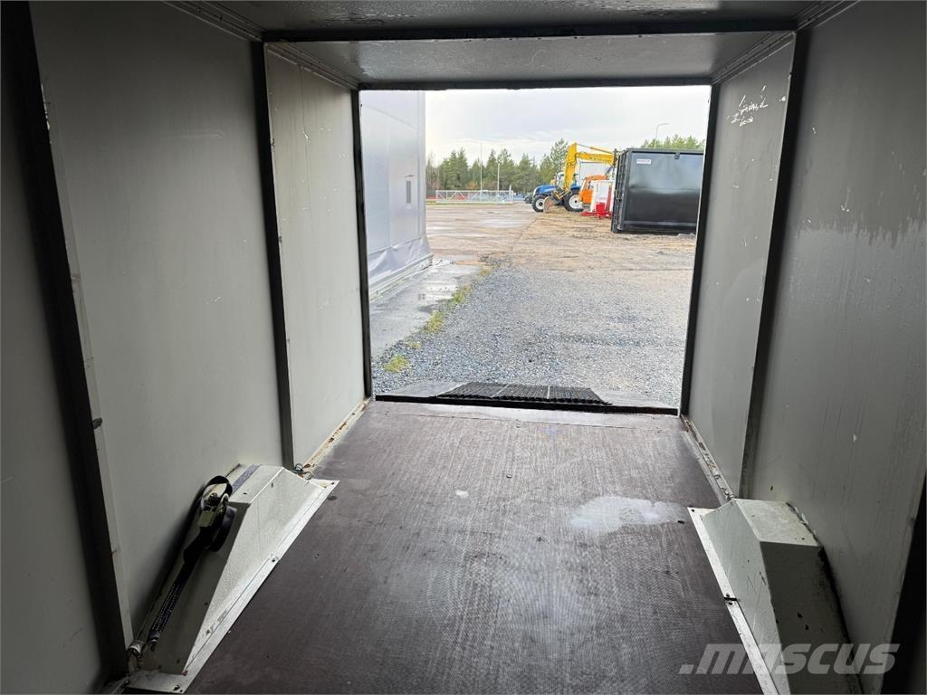  Umpiperäkärry Леки ремаркета
