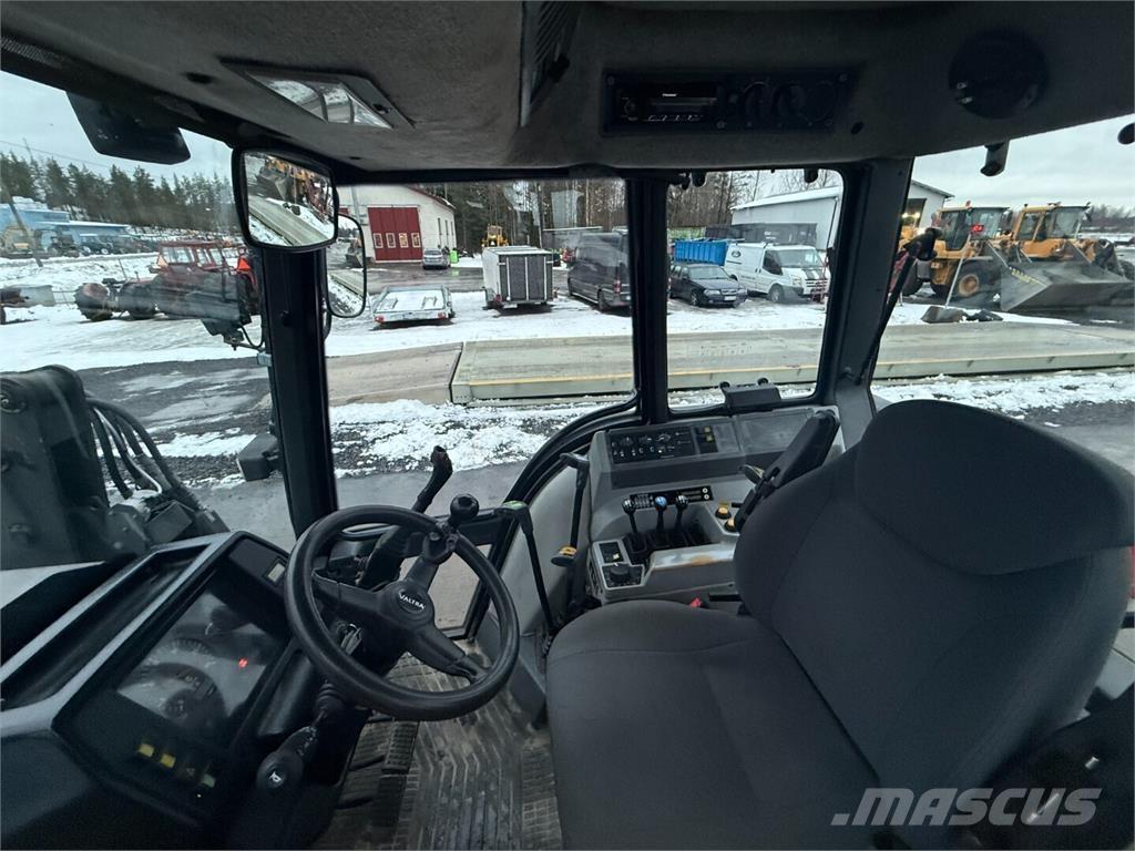 Valmet 8100 Turbo Трактори