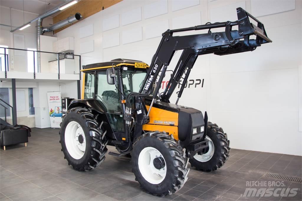 Valtra 800 Трактори