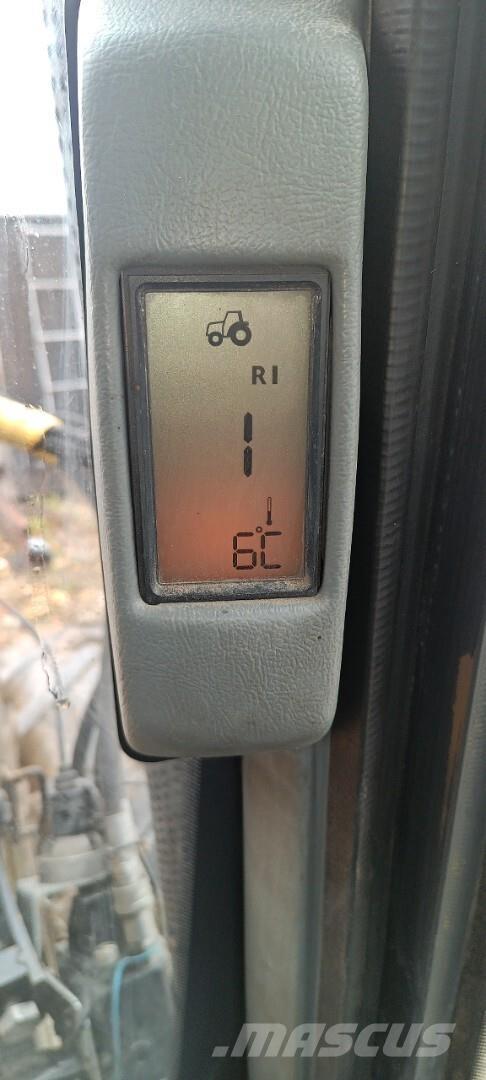 Valtra 8450 Трактори