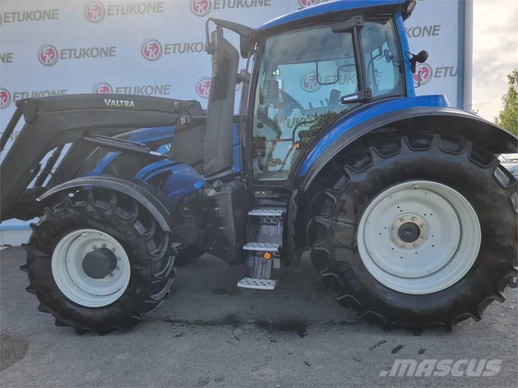 Valtra T145 Трактори