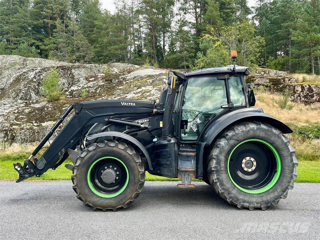 Valtra T234 Versu Трактори