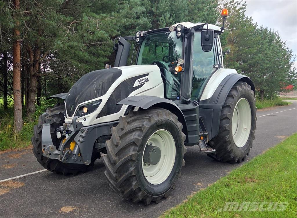Valtra T254 Versu Трактори