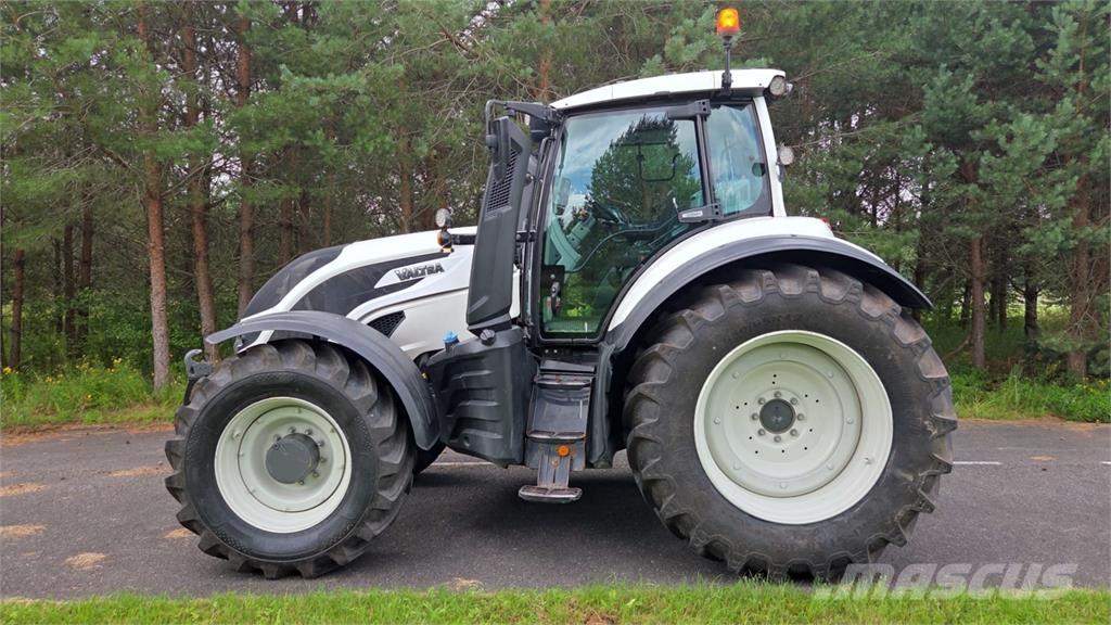 Valtra T254 Versu Трактори