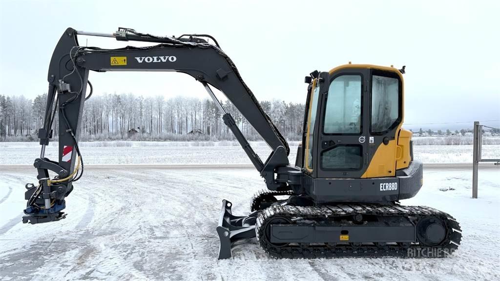 Volvo ECR88D Средни екскаватори 7т - 12т