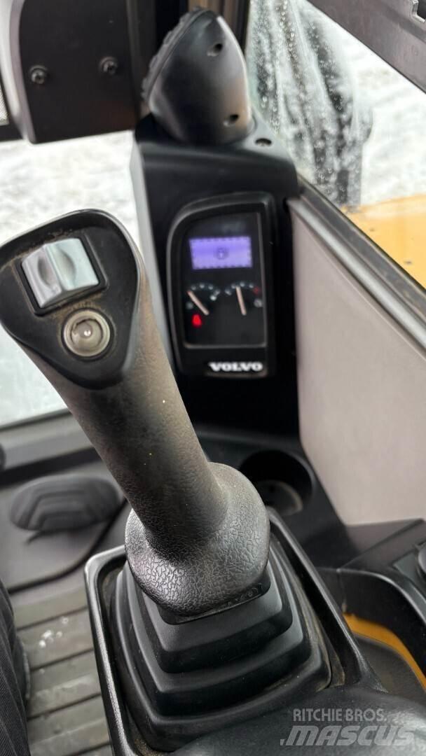 Volvo ECR88D Средни екскаватори 7т - 12т