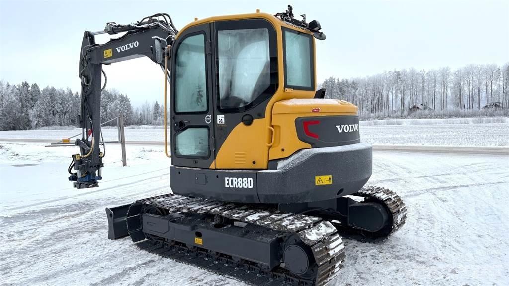 Volvo ECR88D Средни екскаватори 7т - 12т