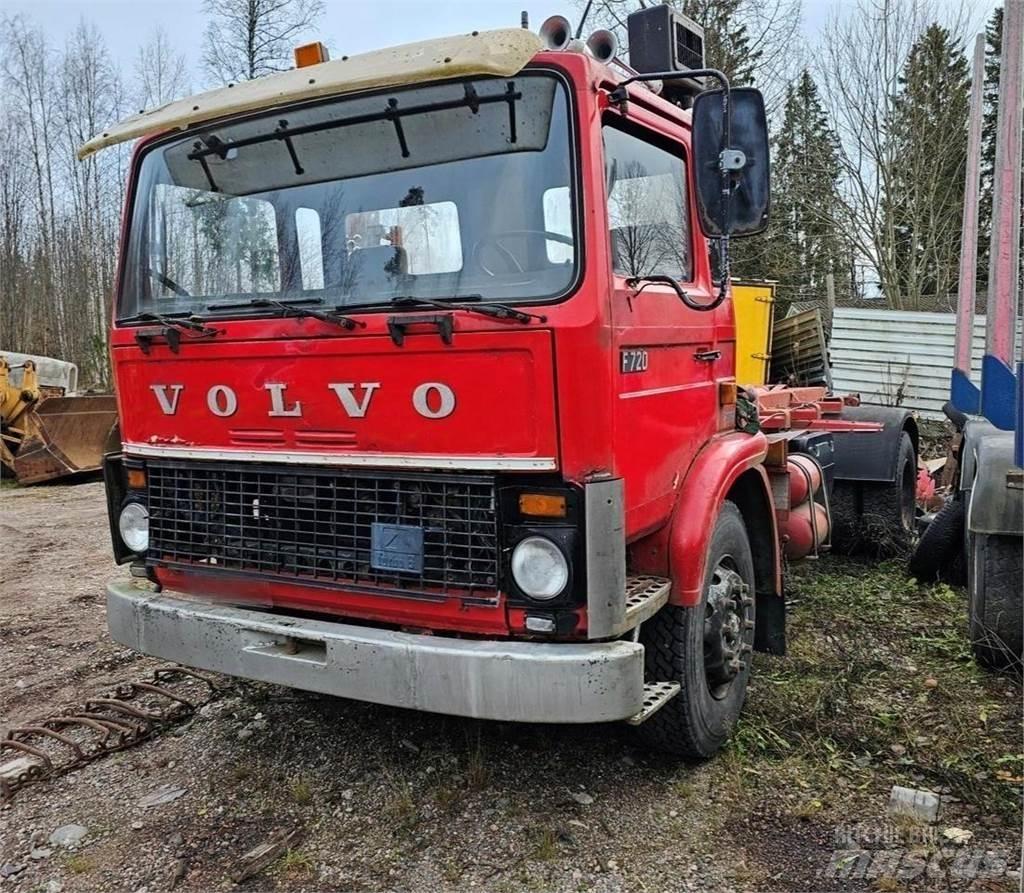Volvo F720 Камиони с кран с кука