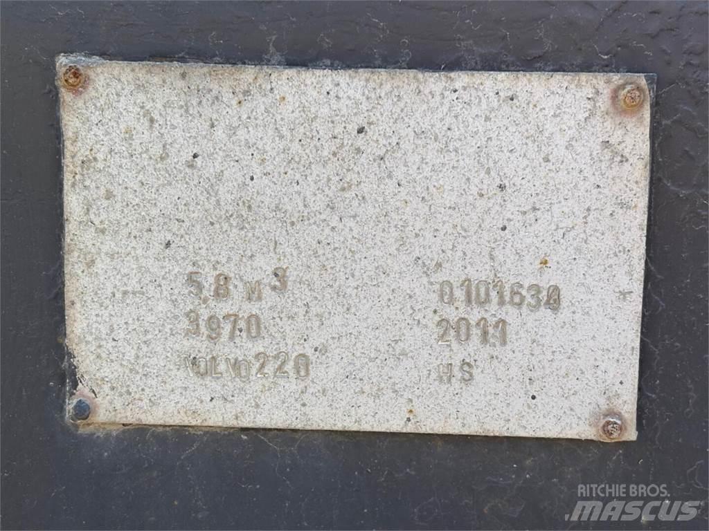 Volvo L 220 F Колесни товарачи