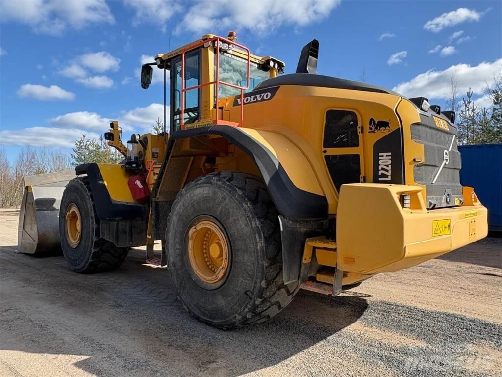 Volvo L 220 H Колесни товарачи