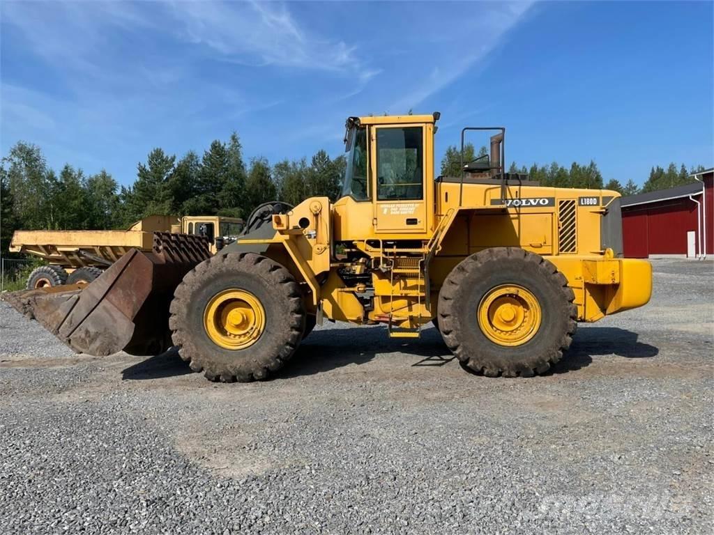 Volvo L180D Колесни товарачи