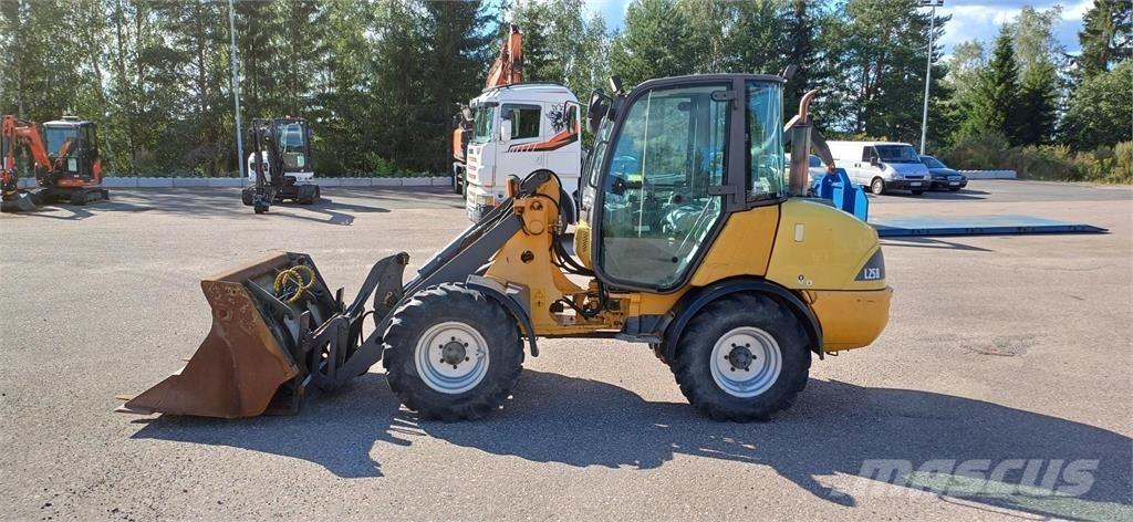Volvo L25B-P Колесни товарачи