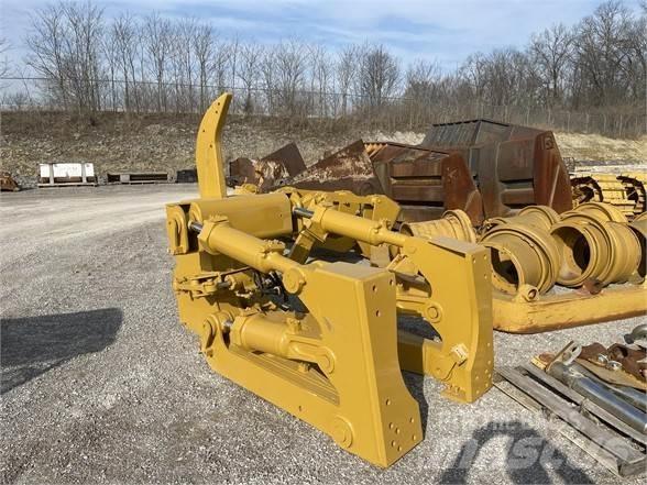 CAT D8 Скарификатор