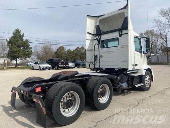 Volvo VNL64T300 Влекачи