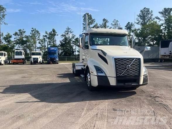 Volvo VNL64T300 Влекачи