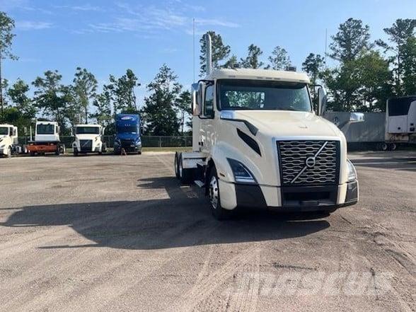 Volvo VNL64T300 Влекачи