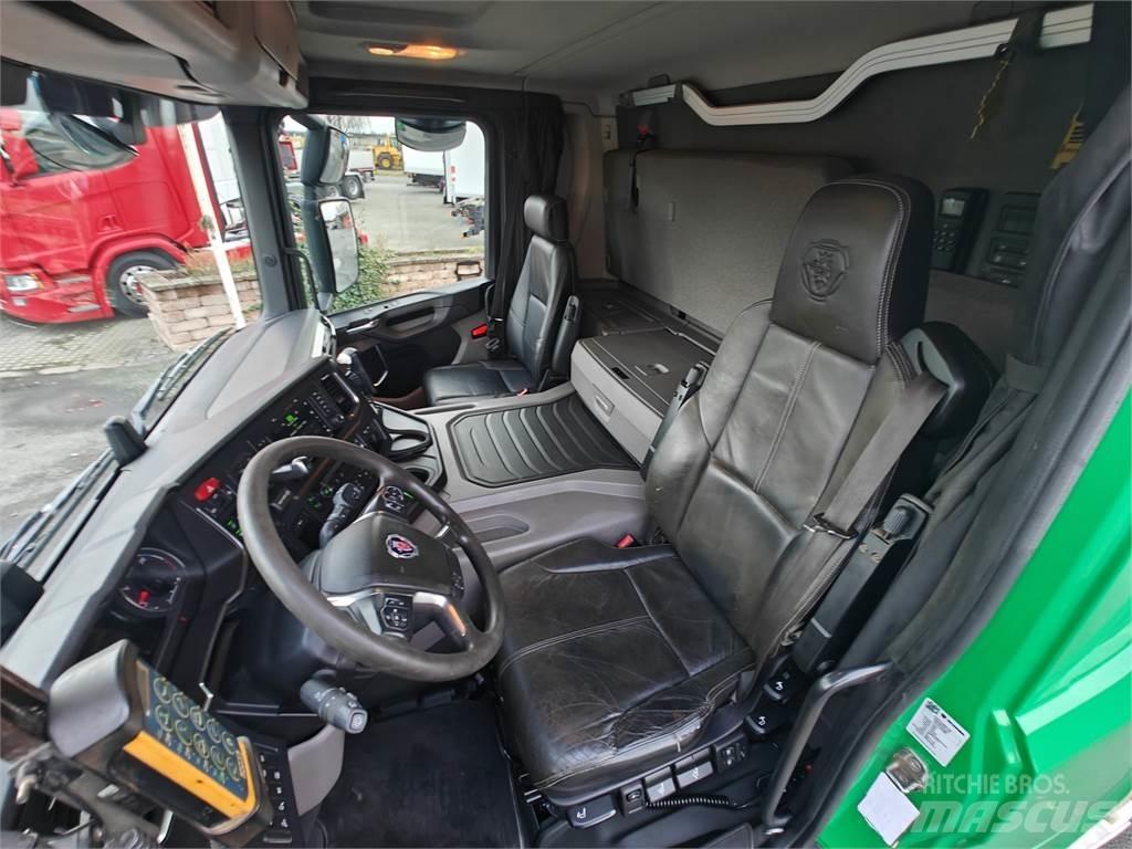 Scania P370 Камиони със скипов подемник