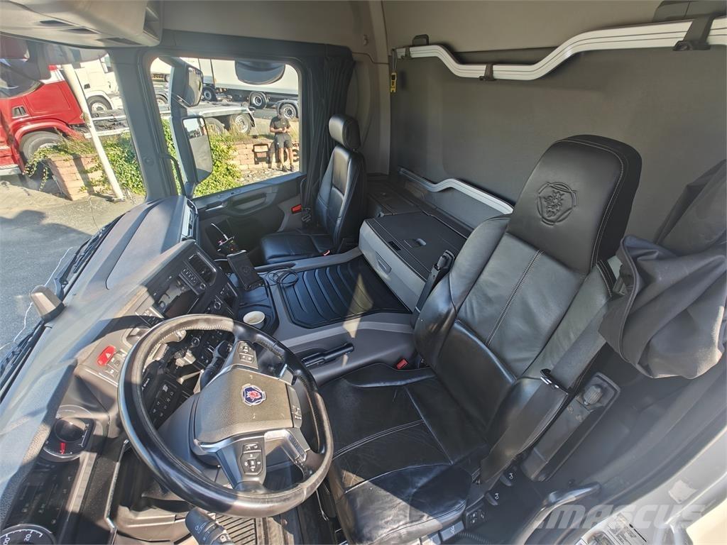 Scania P370 Камиони със скипов подемник