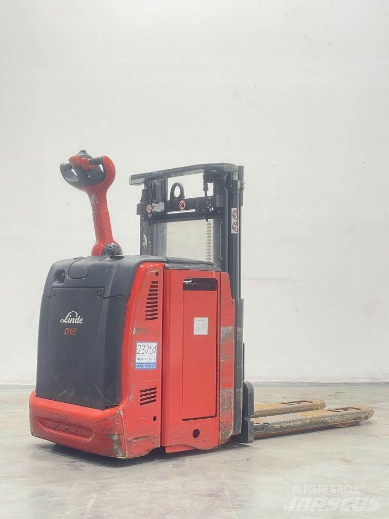 Linde D12-133 Колички високоповдигачи с теглич