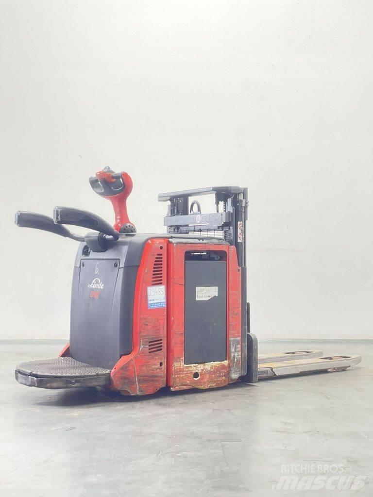 Linde D12AP-133 Колички високоповдигачи с теглич