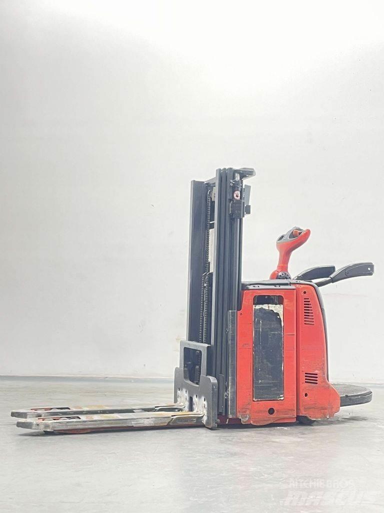 Linde D12AP-133 Колички високоповдигачи с теглич