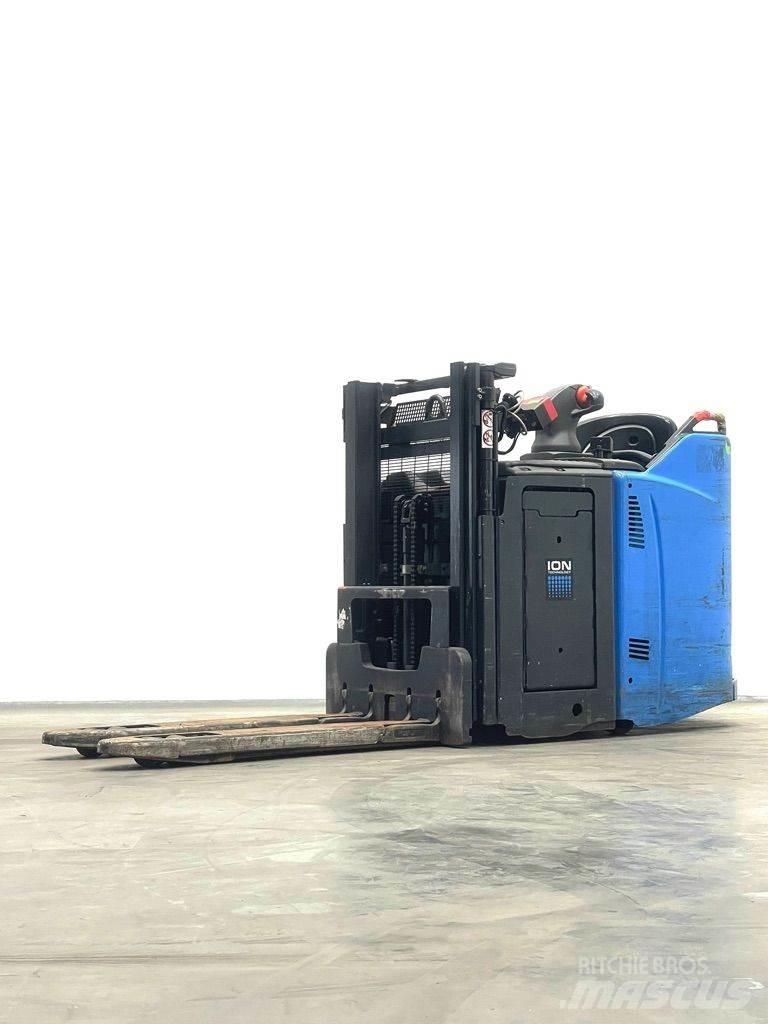 Linde D12HPSP-133 Колички високоповдигачи с теглич