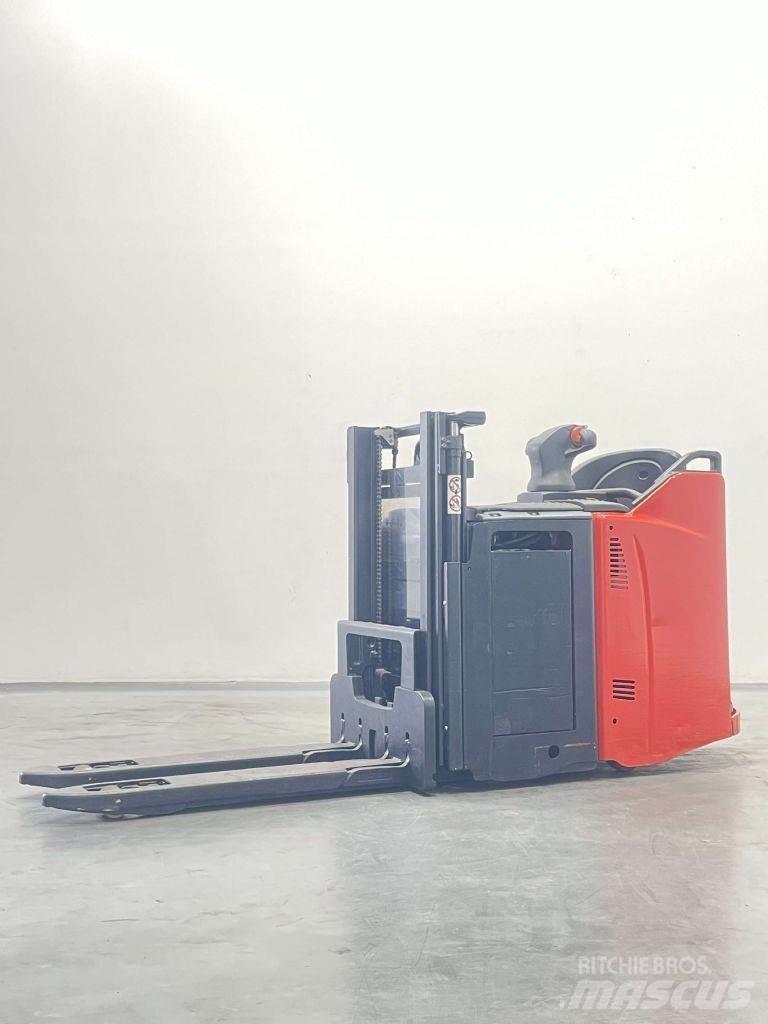 Linde D12HPSP-133 Колички високоповдигачи с теглич