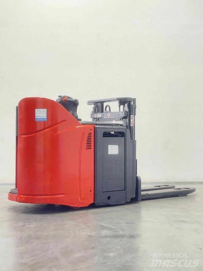 Linde D12HPSP-133 Колички високоповдигачи с теглич