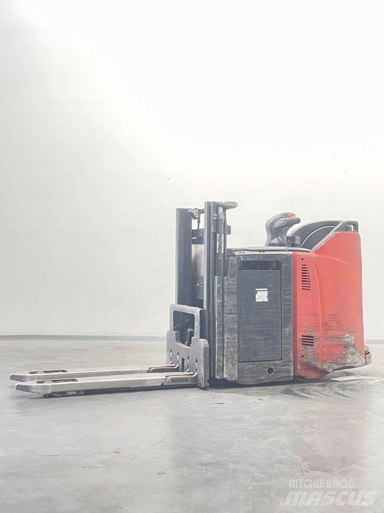 Linde D12HPSP-133 Колички високоповдигачи с теглич
