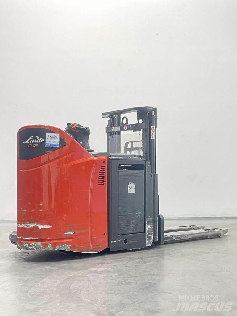 Linde D12HPSP-133 Колички високоповдигачи с теглич